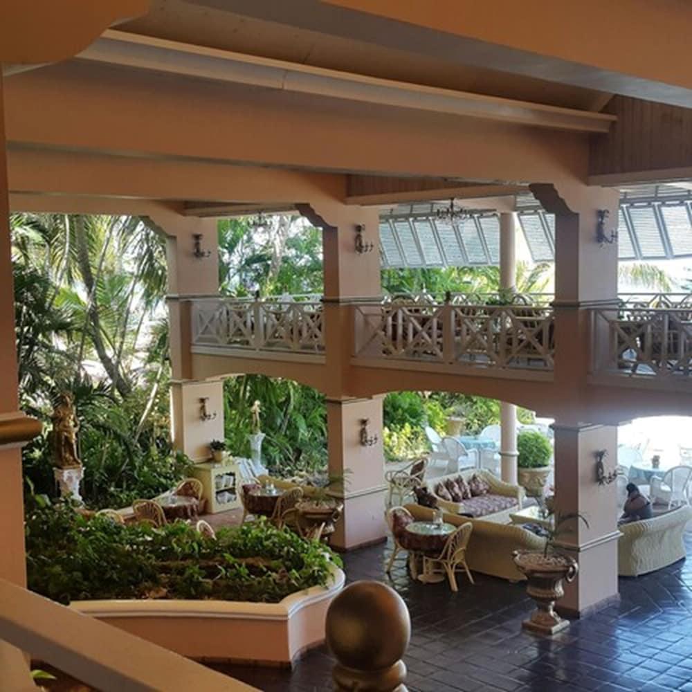 Coco Reef Resort & Spa Crown Point Esterno foto