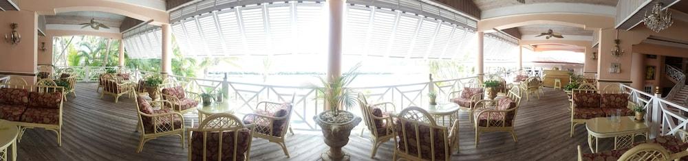 Coco Reef Resort & Spa Crown Point Esterno foto